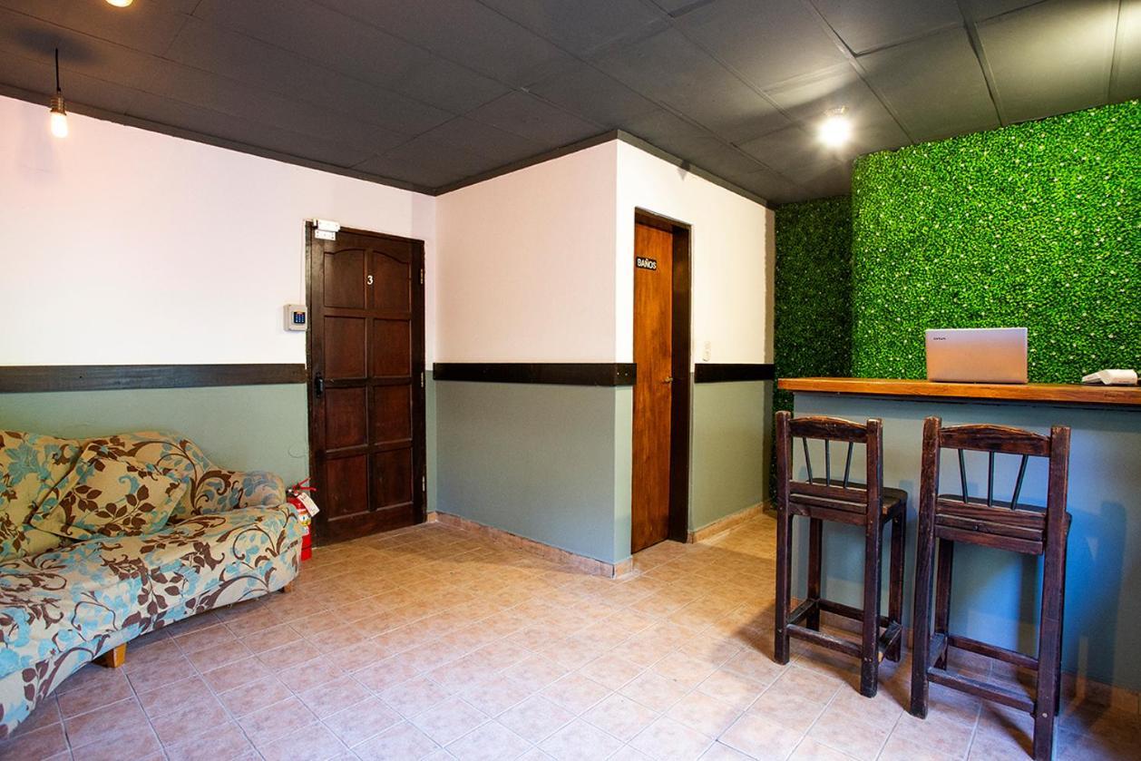לה קומברסיטה Cucu Haus Hostel מראה חיצוני תמונה